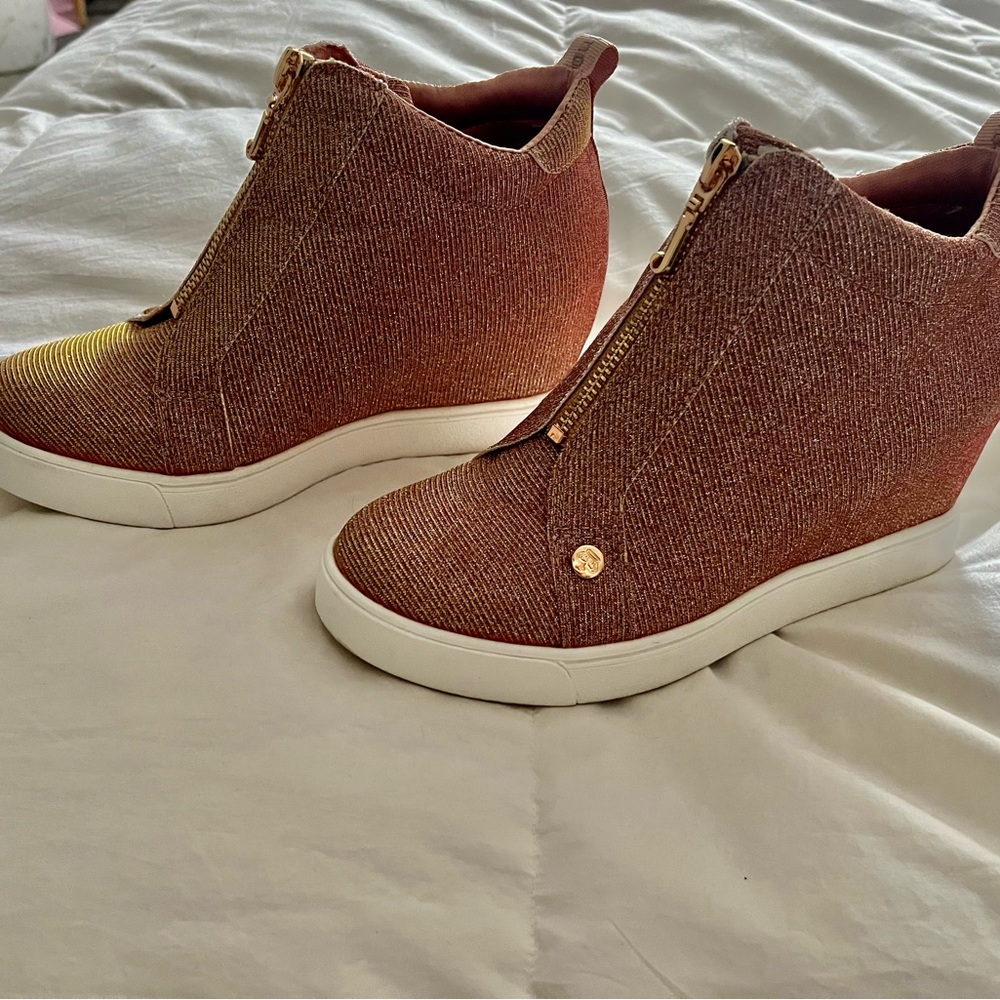 Wedge sneakers